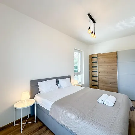 Simcity Vi I Park With Air Con, Garage,balcony And Self Check-in באנסקה ביסטריצה