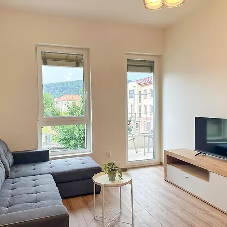 Simcity Vi I Park With Air Con, Garage,balcony And Self Check-in