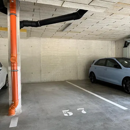 Simcity Vi I Park With Air Con, Garage,balcony And Self Check-in